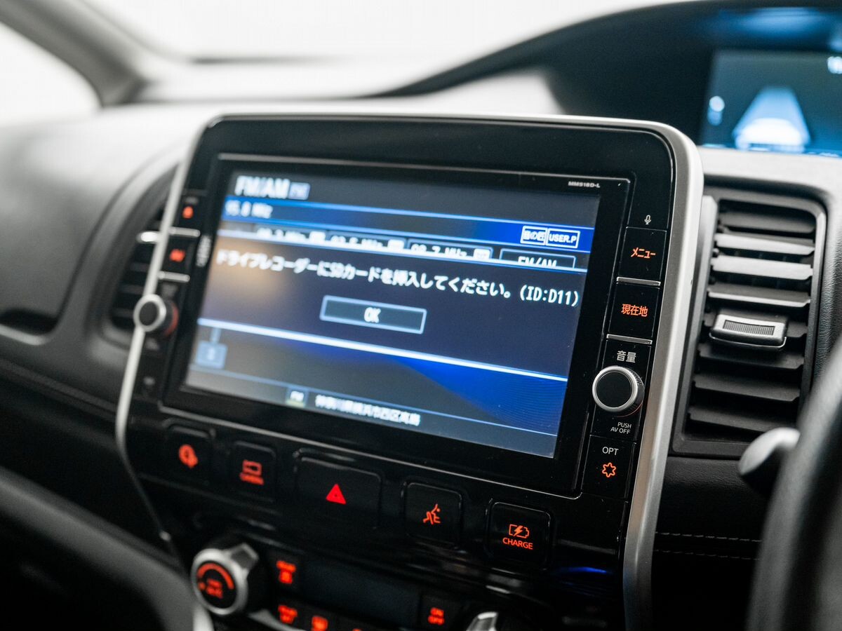 Nissan Serena 2019 - фото автомобиля