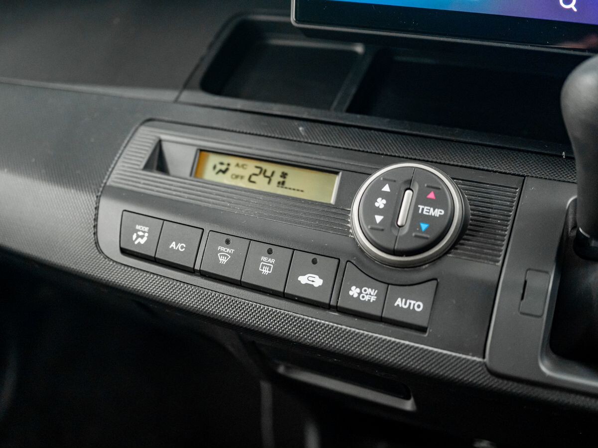 Honda Freed Spike 2012 - фото автомобиля
