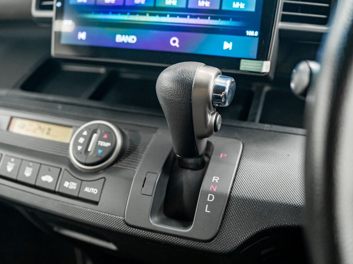 Honda Freed Spike 2012 - фото автомобиля