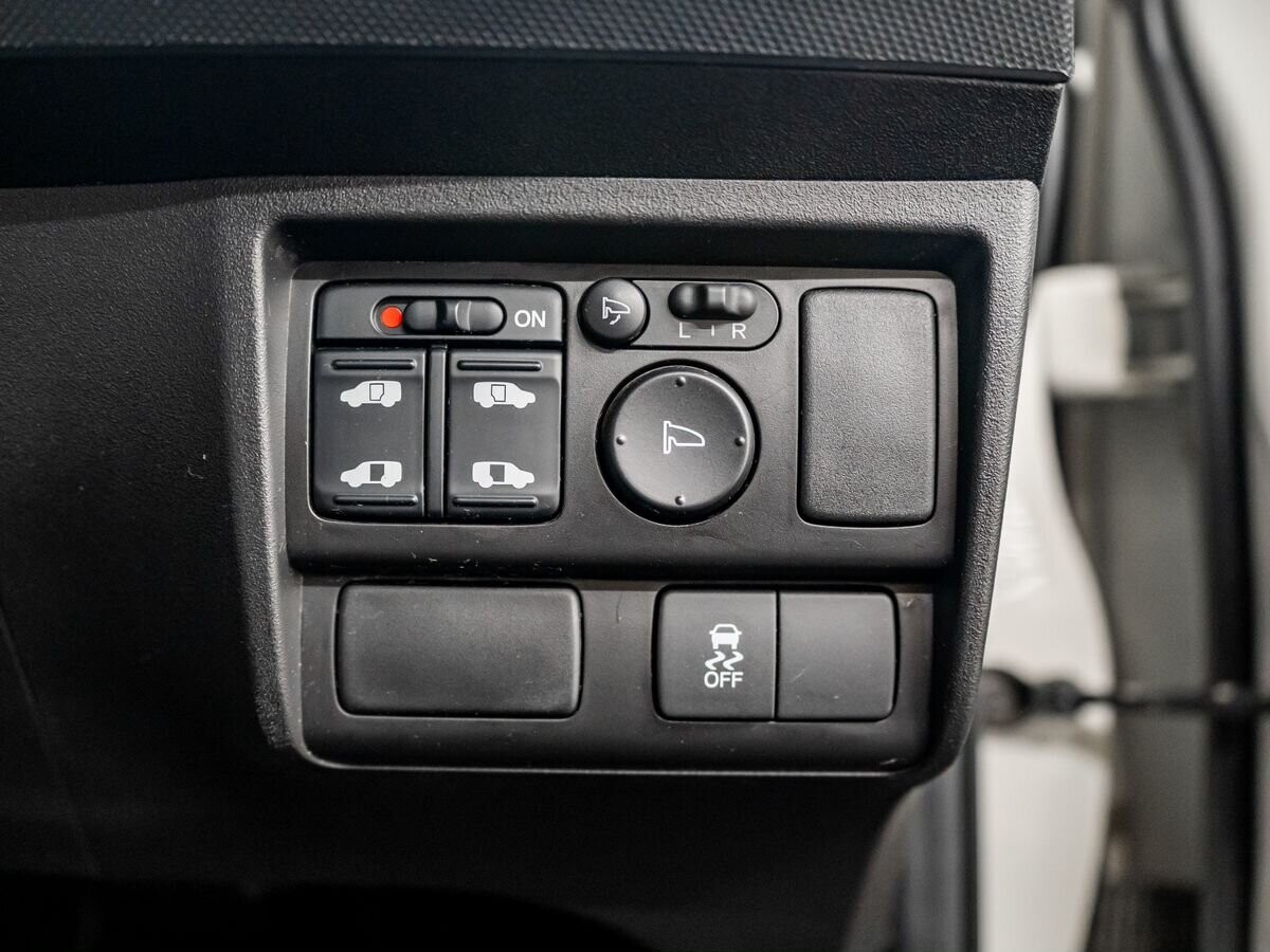 Honda Freed Spike 2012 - фото автомобиля