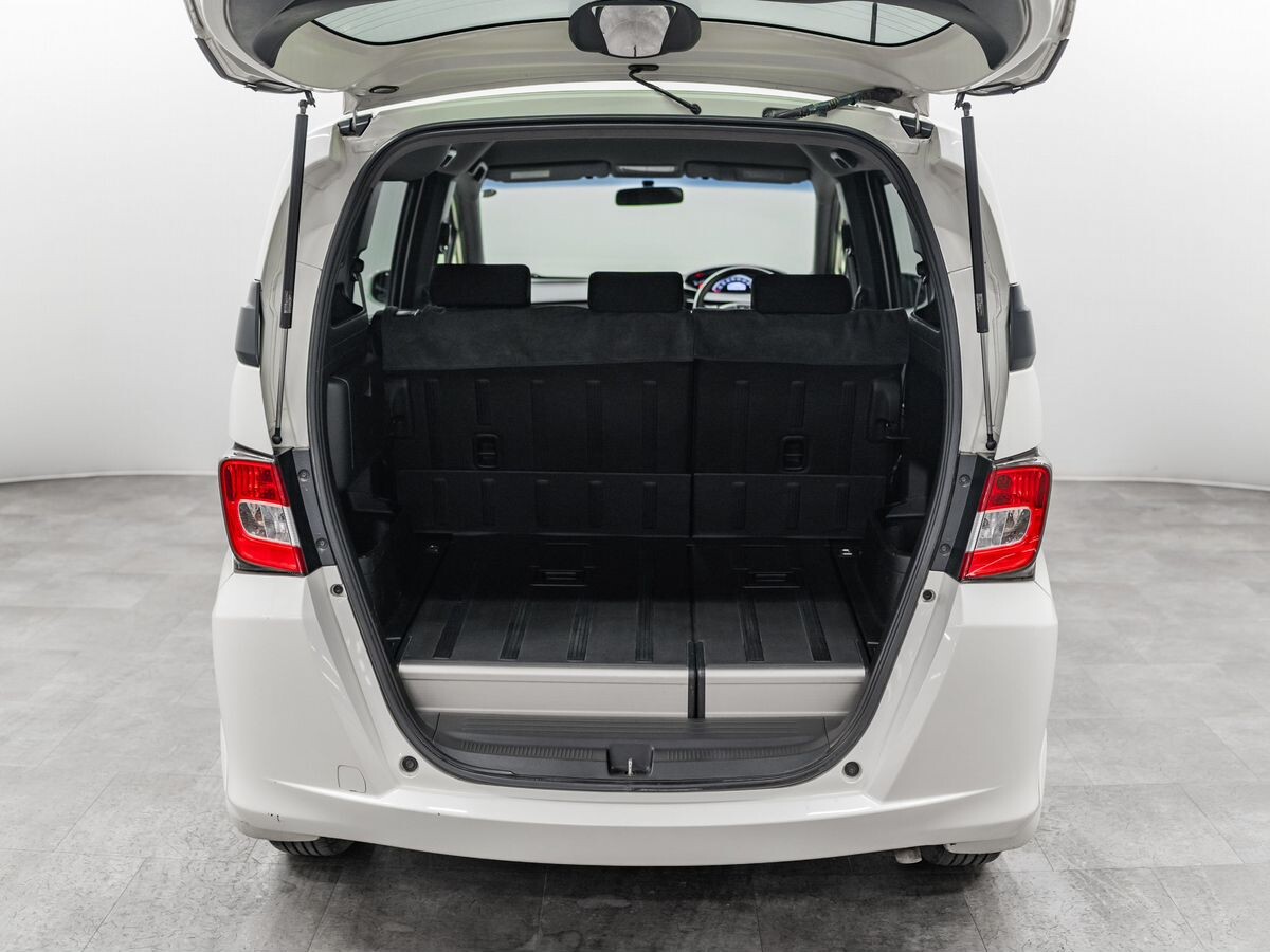 Honda Freed Spike 2012 - фото автомобиля