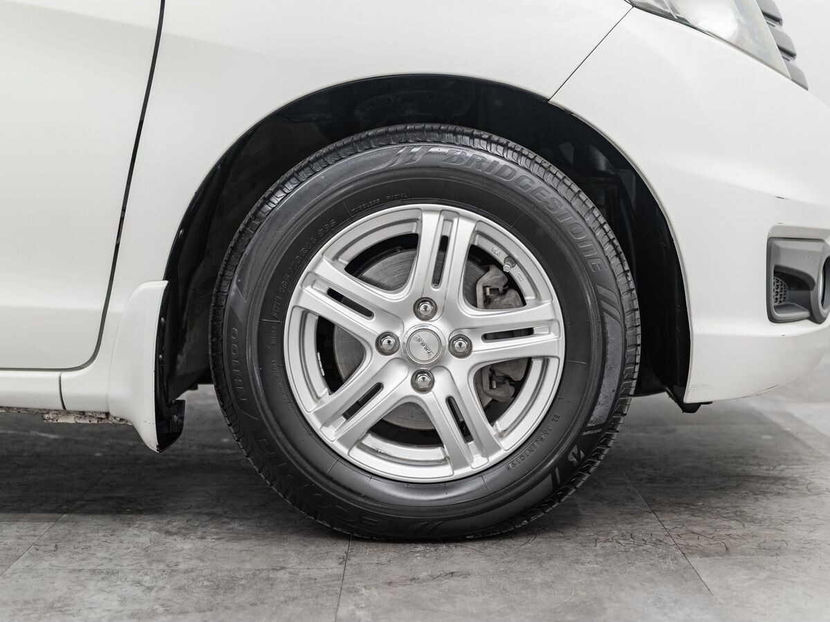 Honda Freed Spike 2012 - фото автомобиля