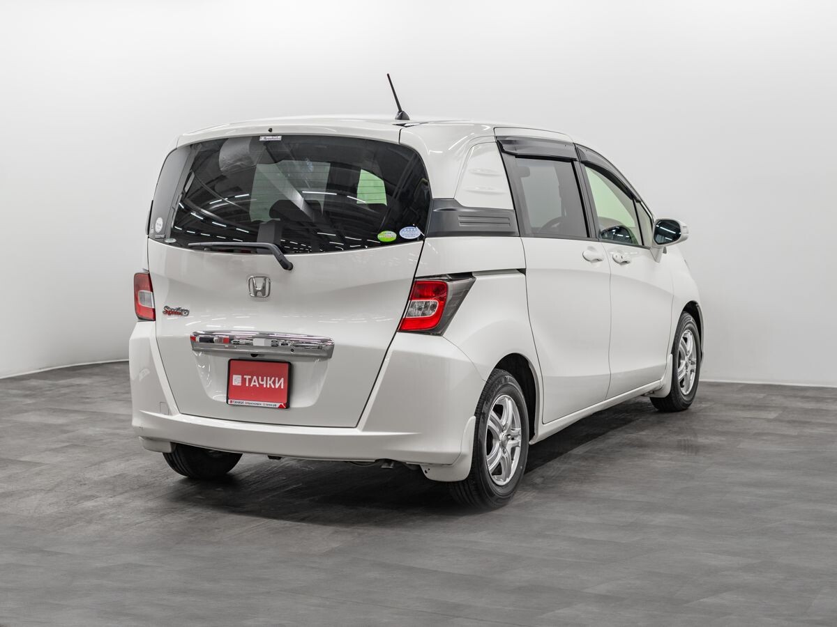 Honda Freed Spike 2012 - фото автомобиля