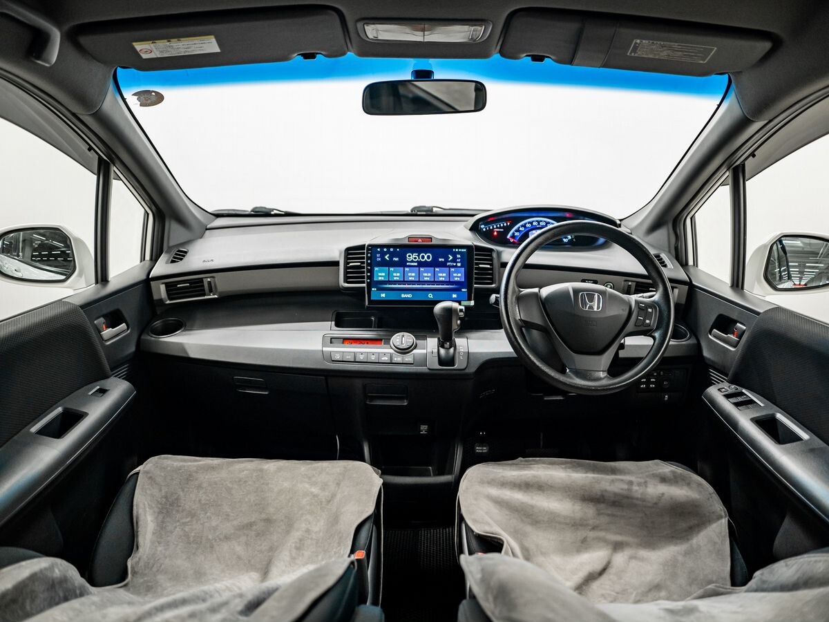 Honda Freed Spike 2012 - фото автомобиля