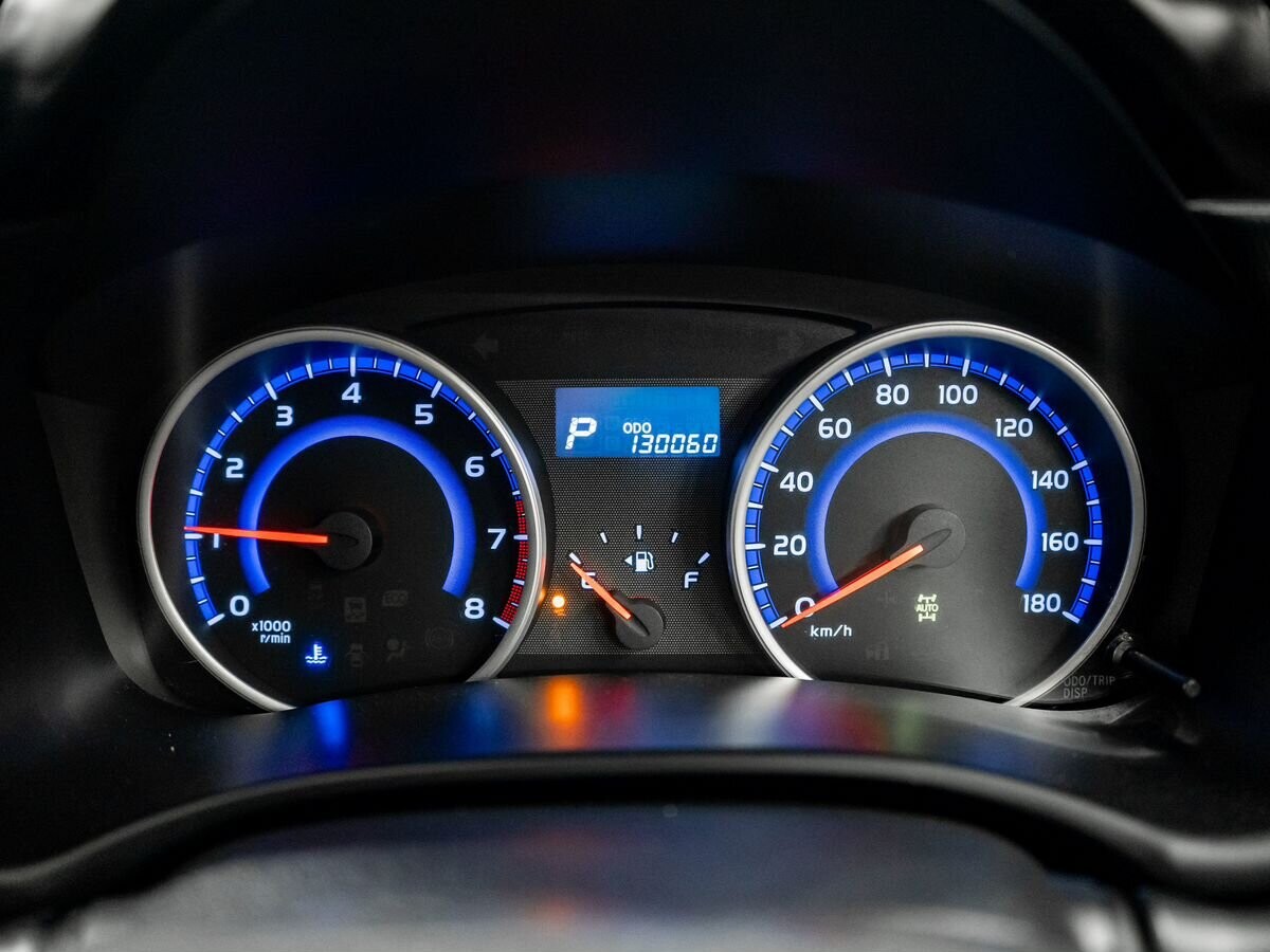 Toyota Wish 2013 - фото автомобиля
