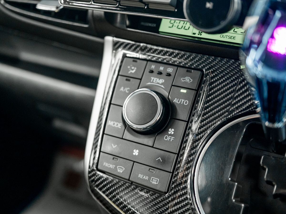 Toyota Wish 2013 - фото автомобиля