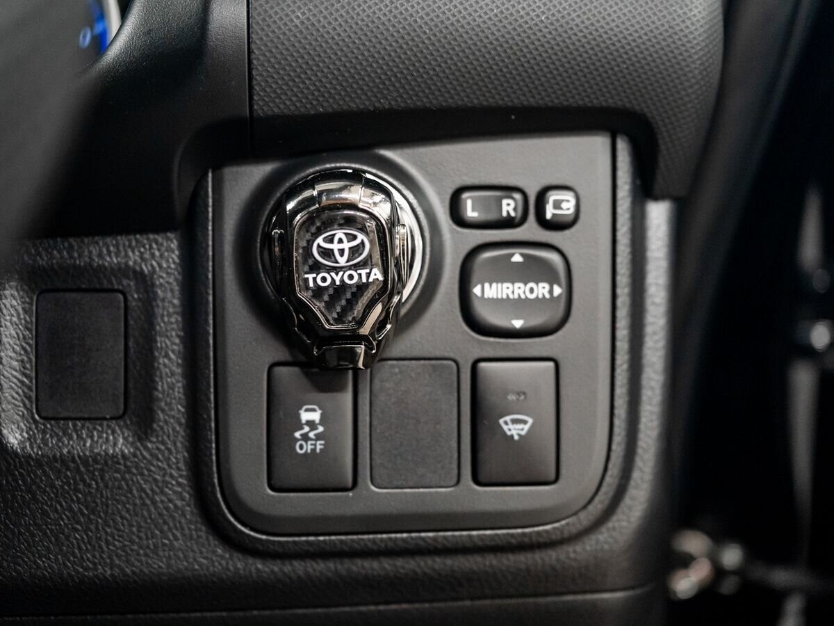Toyota Wish 2013 - фото автомобиля