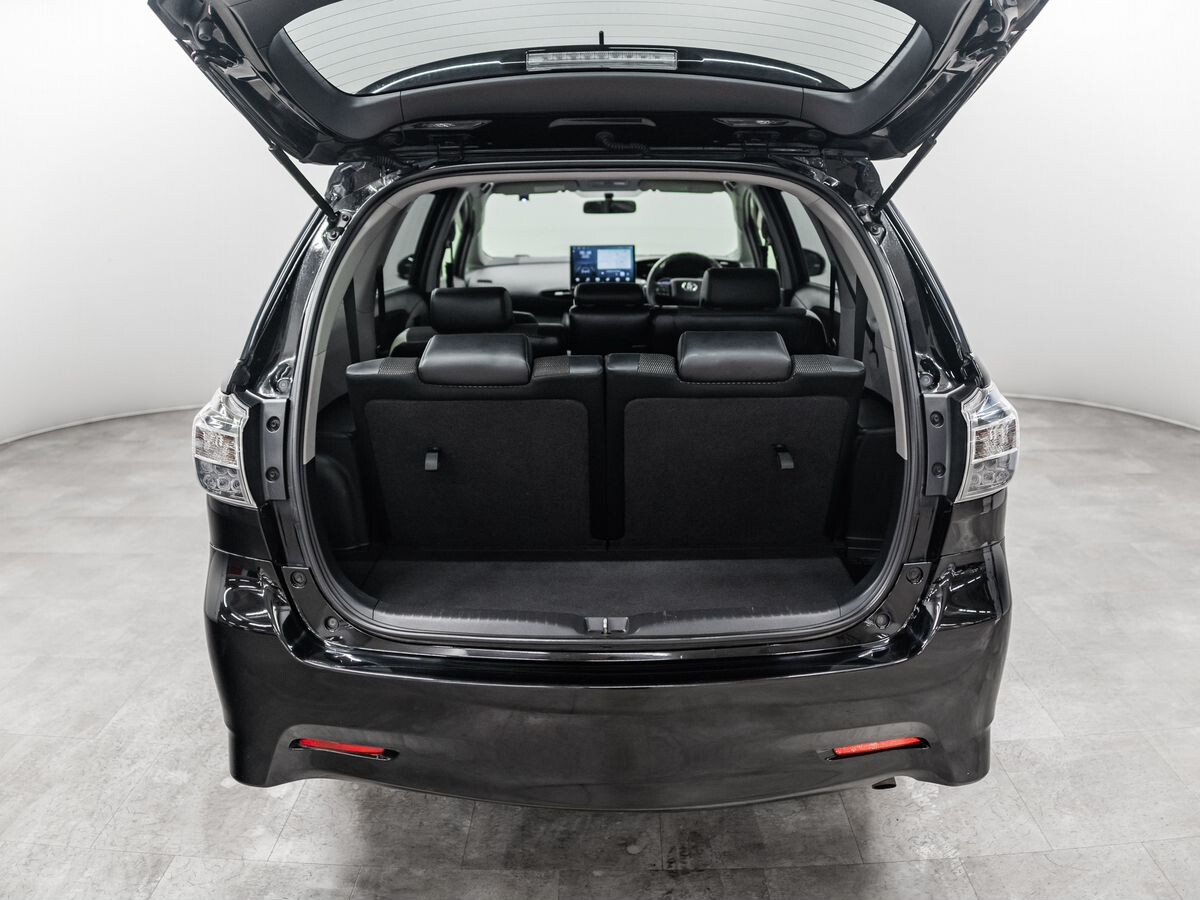 Toyota Wish 2013 - фото автомобиля