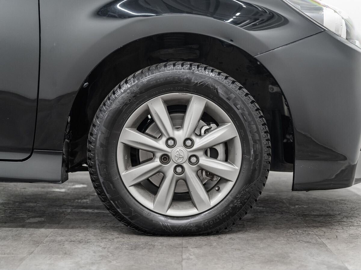 Toyota Wish 2013 - фото автомобиля