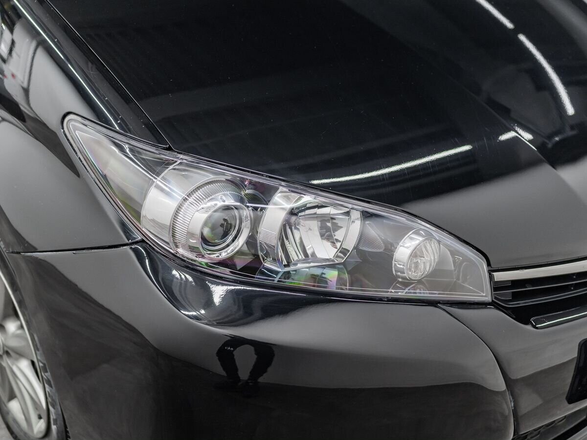 Toyota Wish 2013 - фото автомобиля