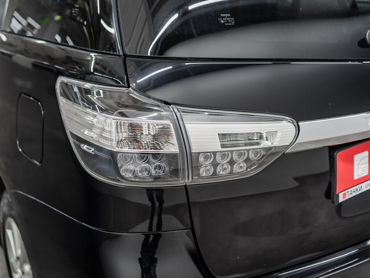 Toyota Wish 2013 - фото автомобиля