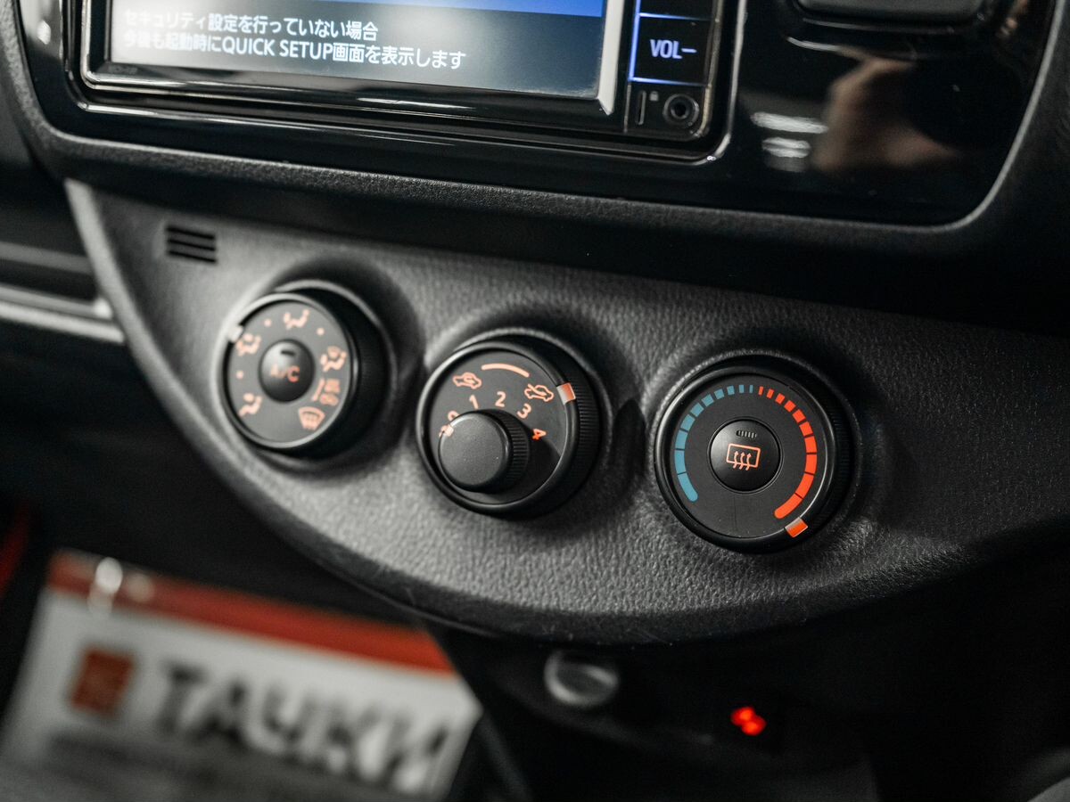 Toyota Vitz 2019 - фото автомобиля