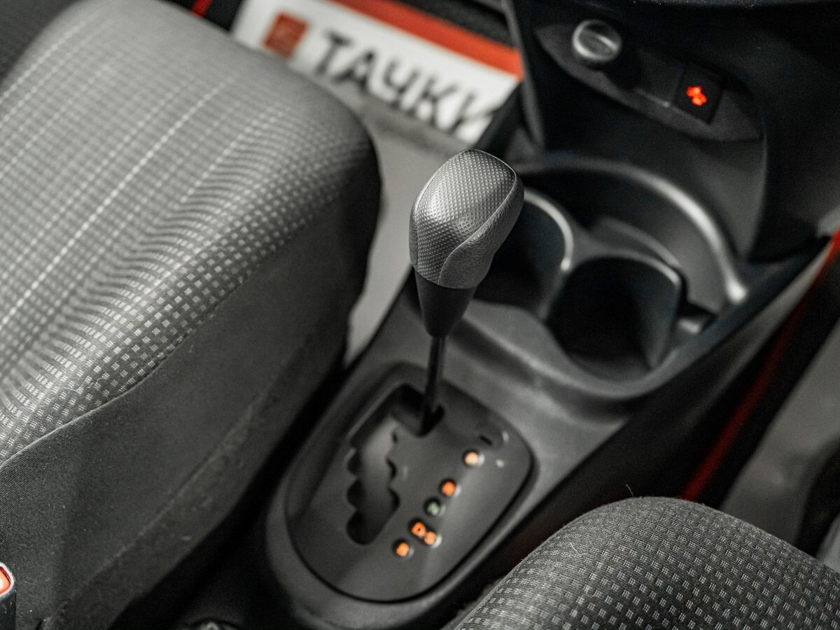 Toyota Vitz 2019 - фото автомобиля
