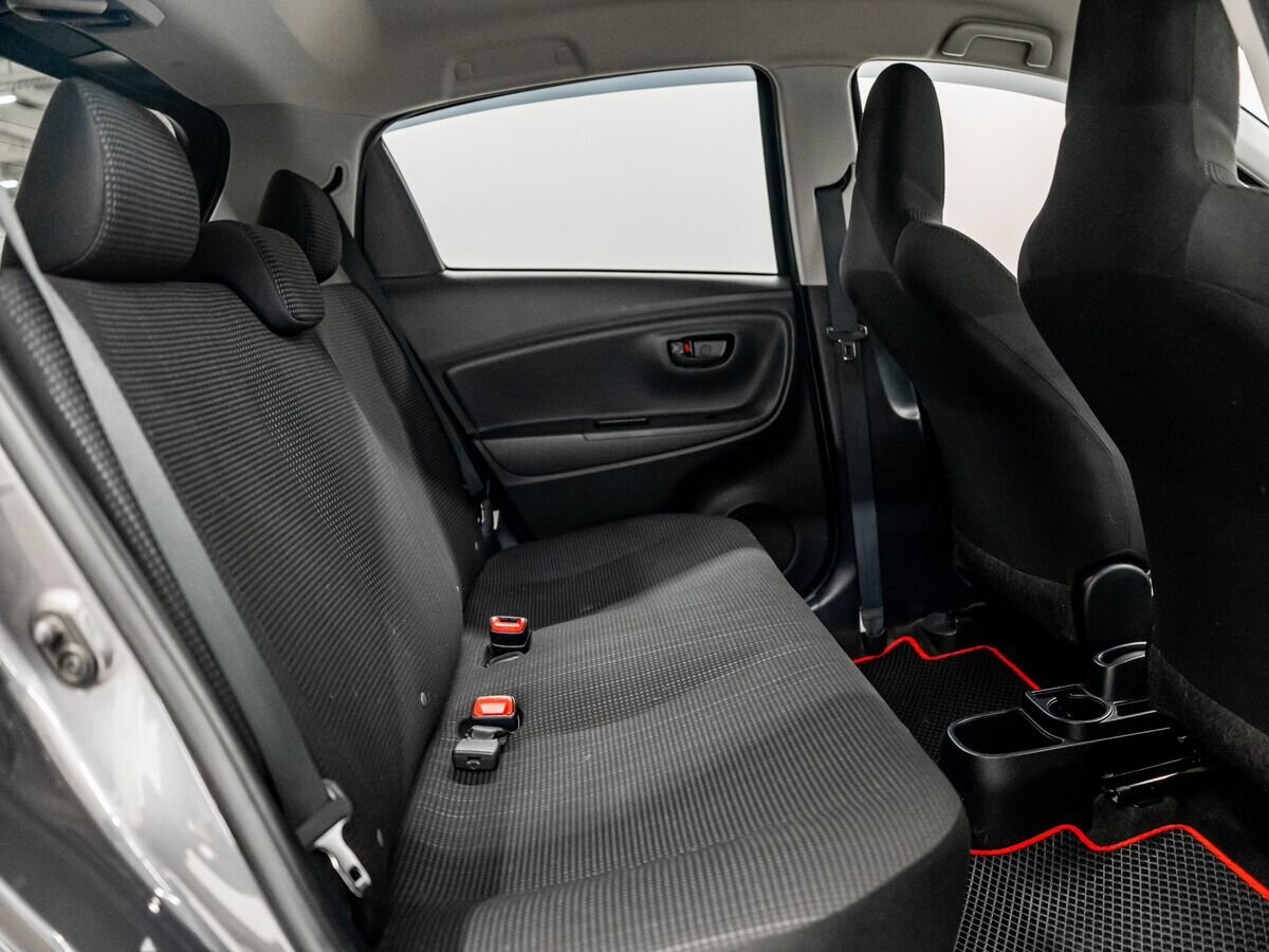 Toyota Vitz 2019 - фото автомобиля