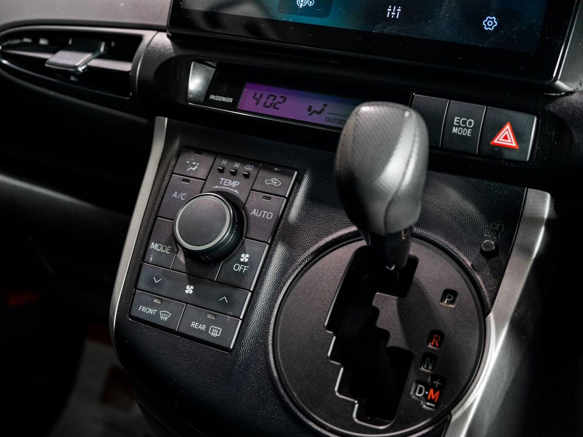 Toyota Wish 2014 - фото автомобиля