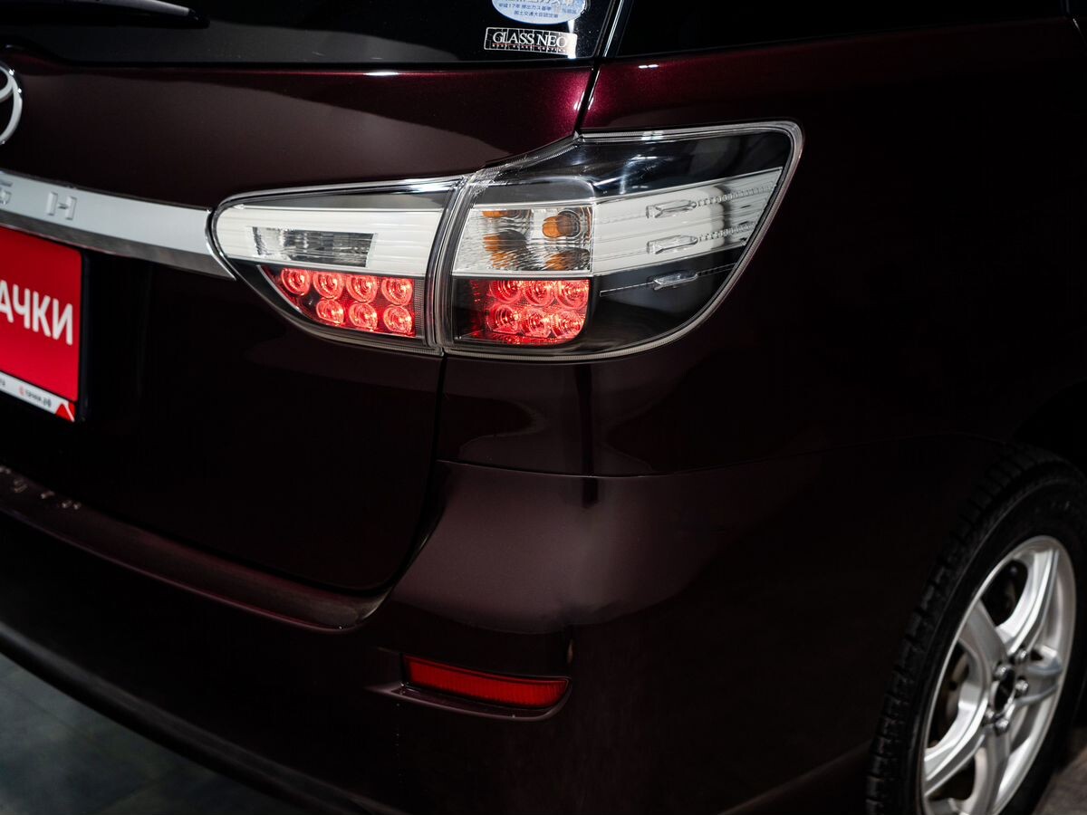 Toyota Wish 2014 - фото автомобиля