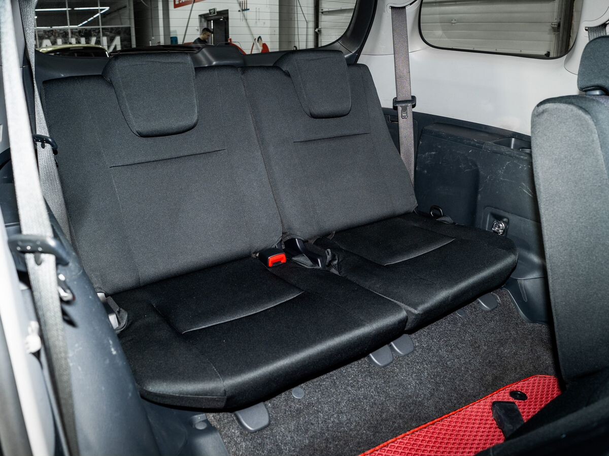 Toyota Wish 2014 - фото автомобиля