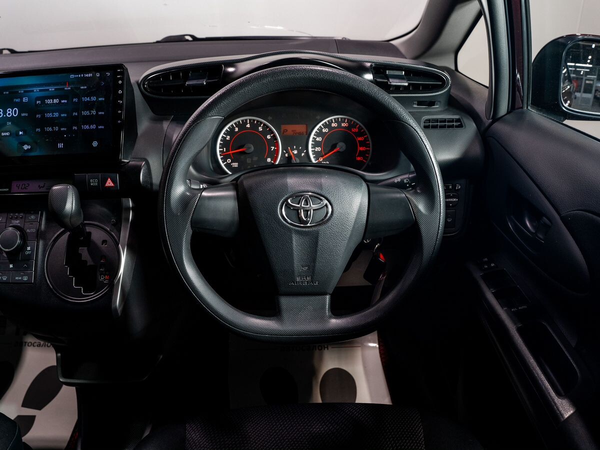 Toyota Wish 2014 - фото автомобиля