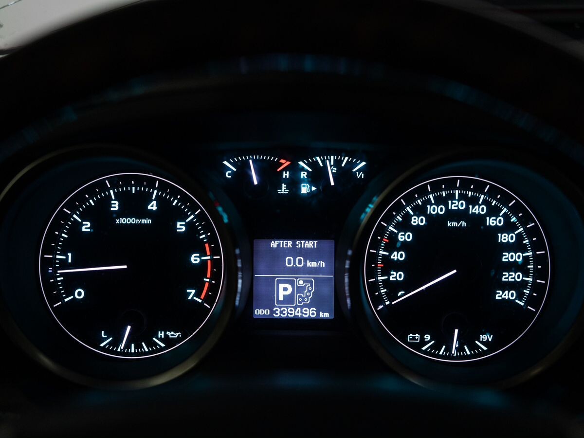 Toyota Land Cruiser 2011 - фото автомобиля