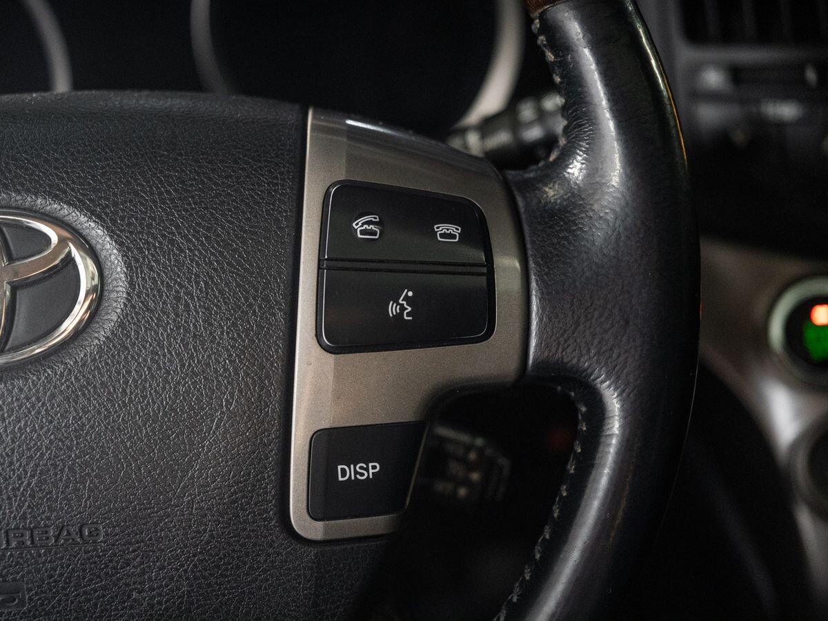 Toyota Land Cruiser 2011 - фото автомобиля