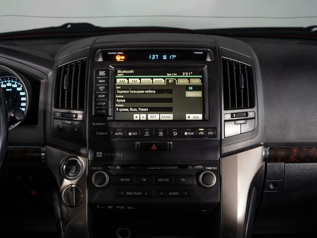 Toyota Land Cruiser 2011 - фото автомобиля