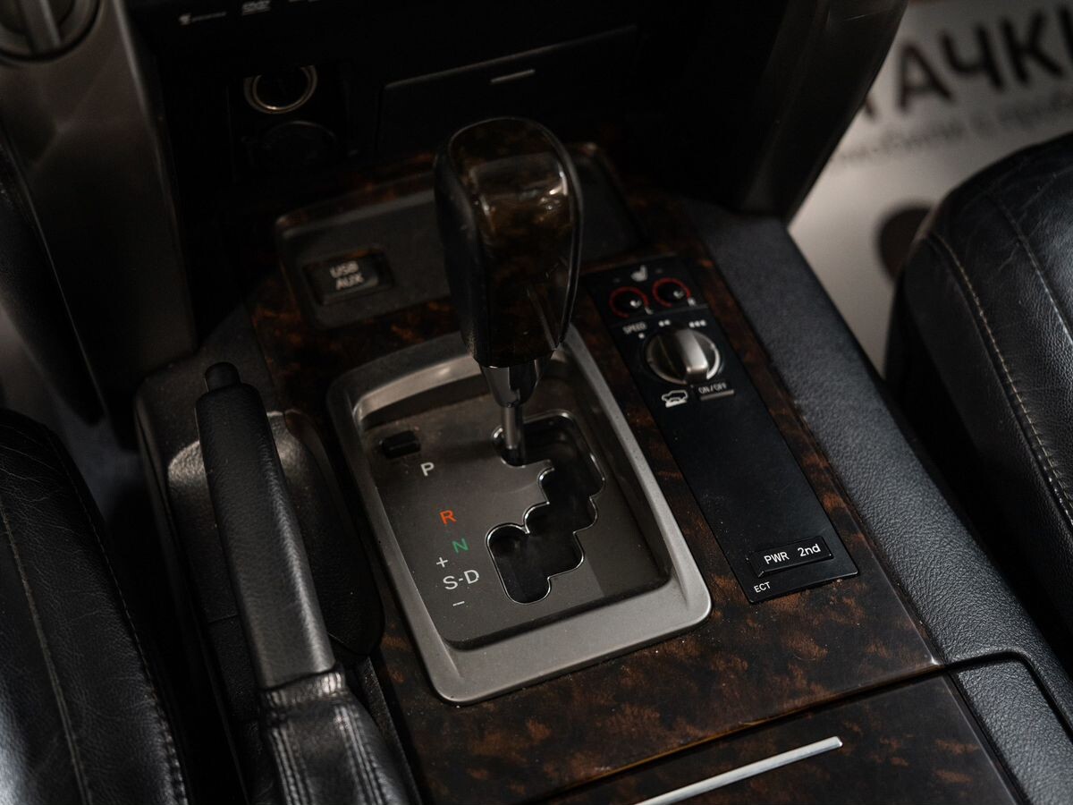Toyota Land Cruiser 2011 - фото автомобиля