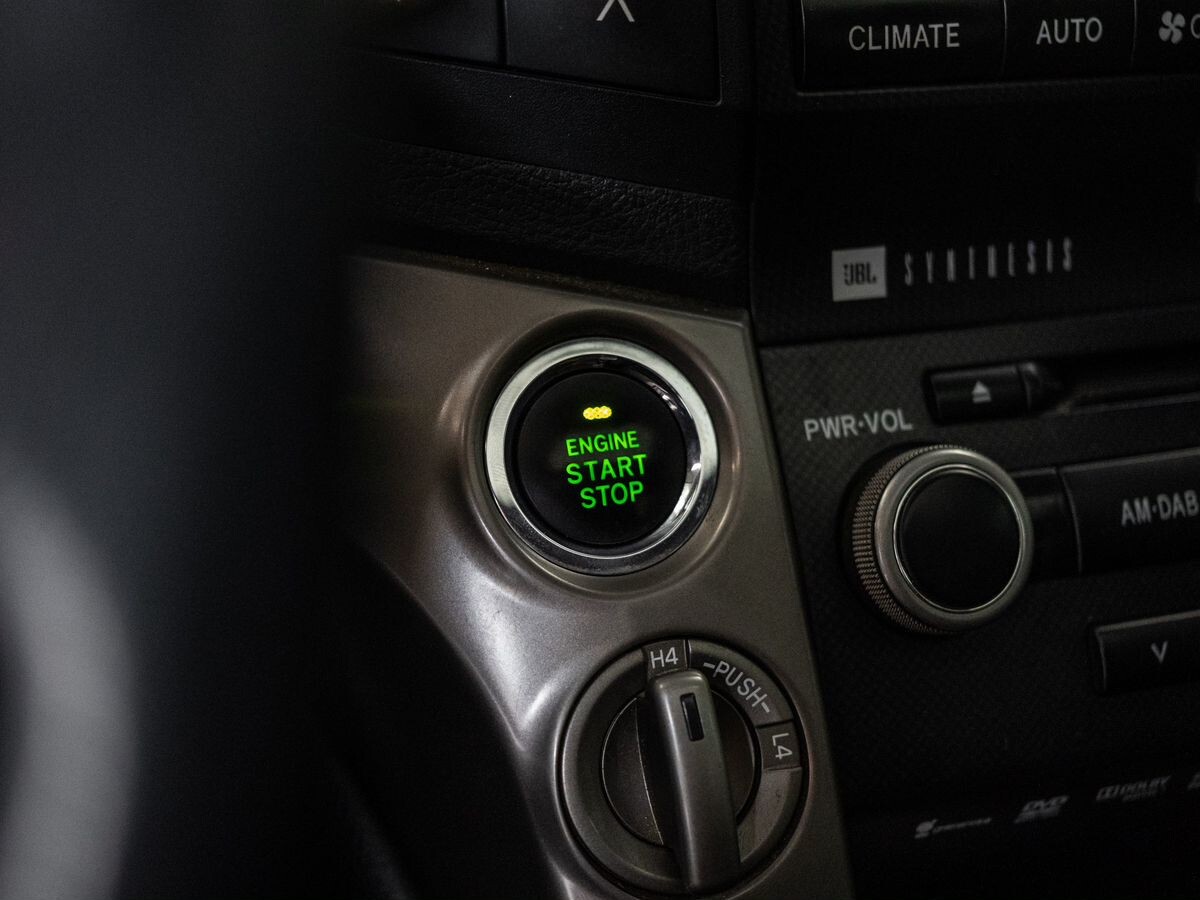 Toyota Land Cruiser 2011 - фото автомобиля