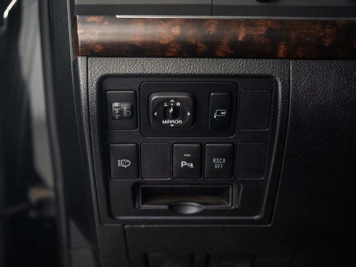 Toyota Land Cruiser 2011 - фото автомобиля
