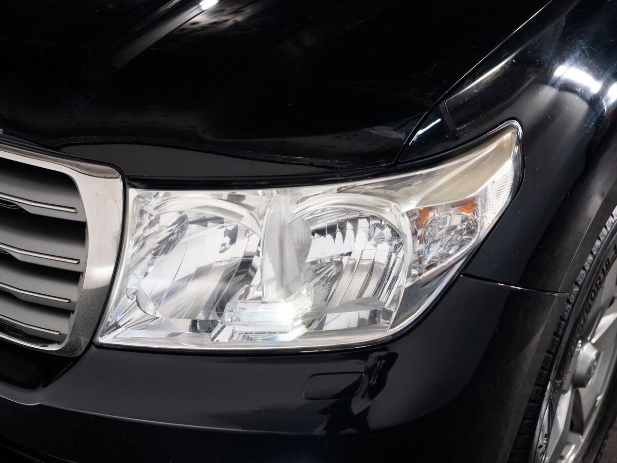 Toyota Land Cruiser 2011 - фото автомобиля