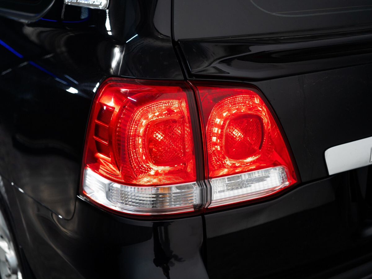 Toyota Land Cruiser 2011 - фото автомобиля