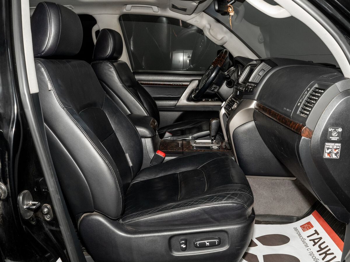 Toyota Land Cruiser 2011 - фото автомобиля