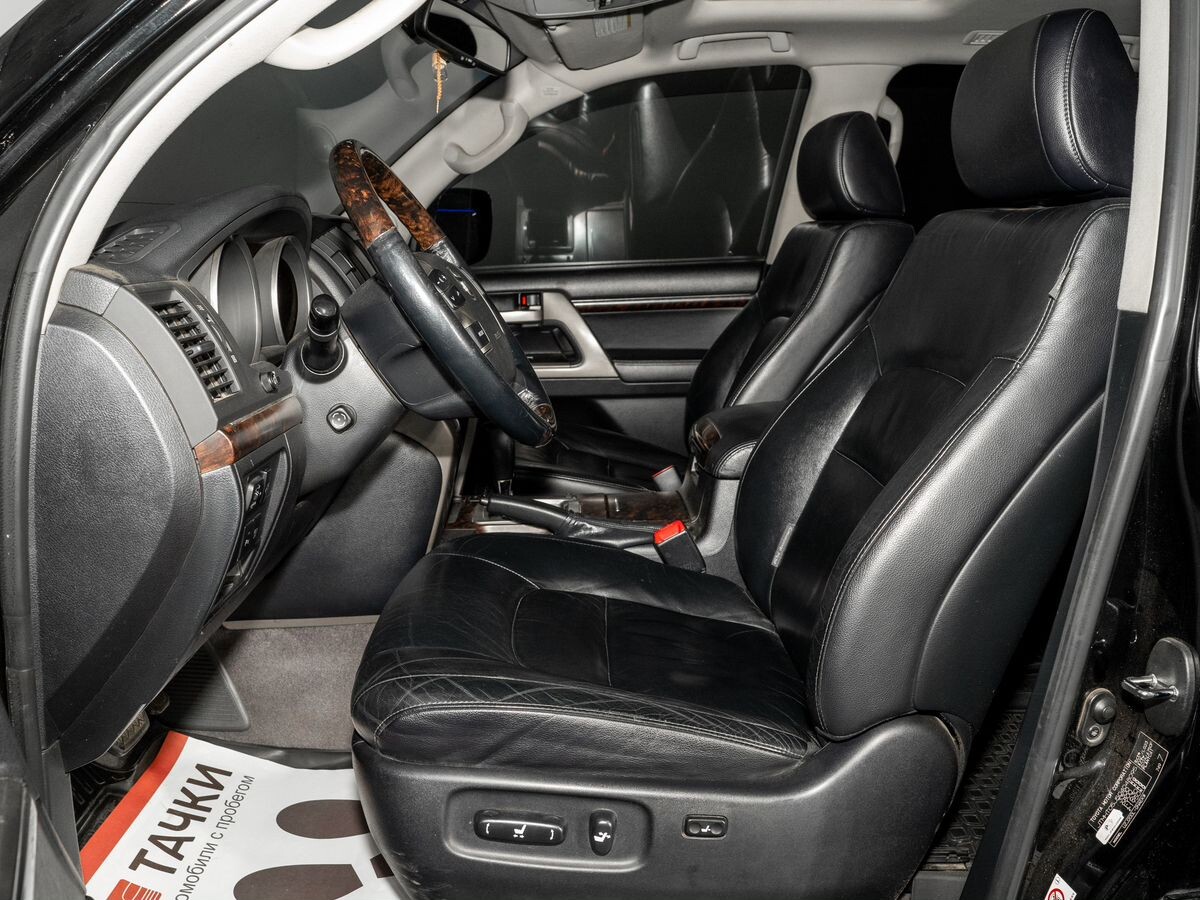 Toyota Land Cruiser 2011 - фото автомобиля