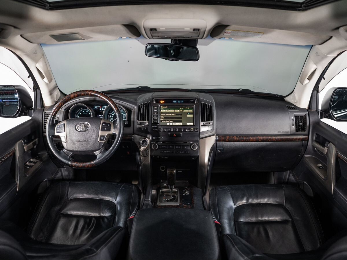 Toyota Land Cruiser 2011 - фото автомобиля
