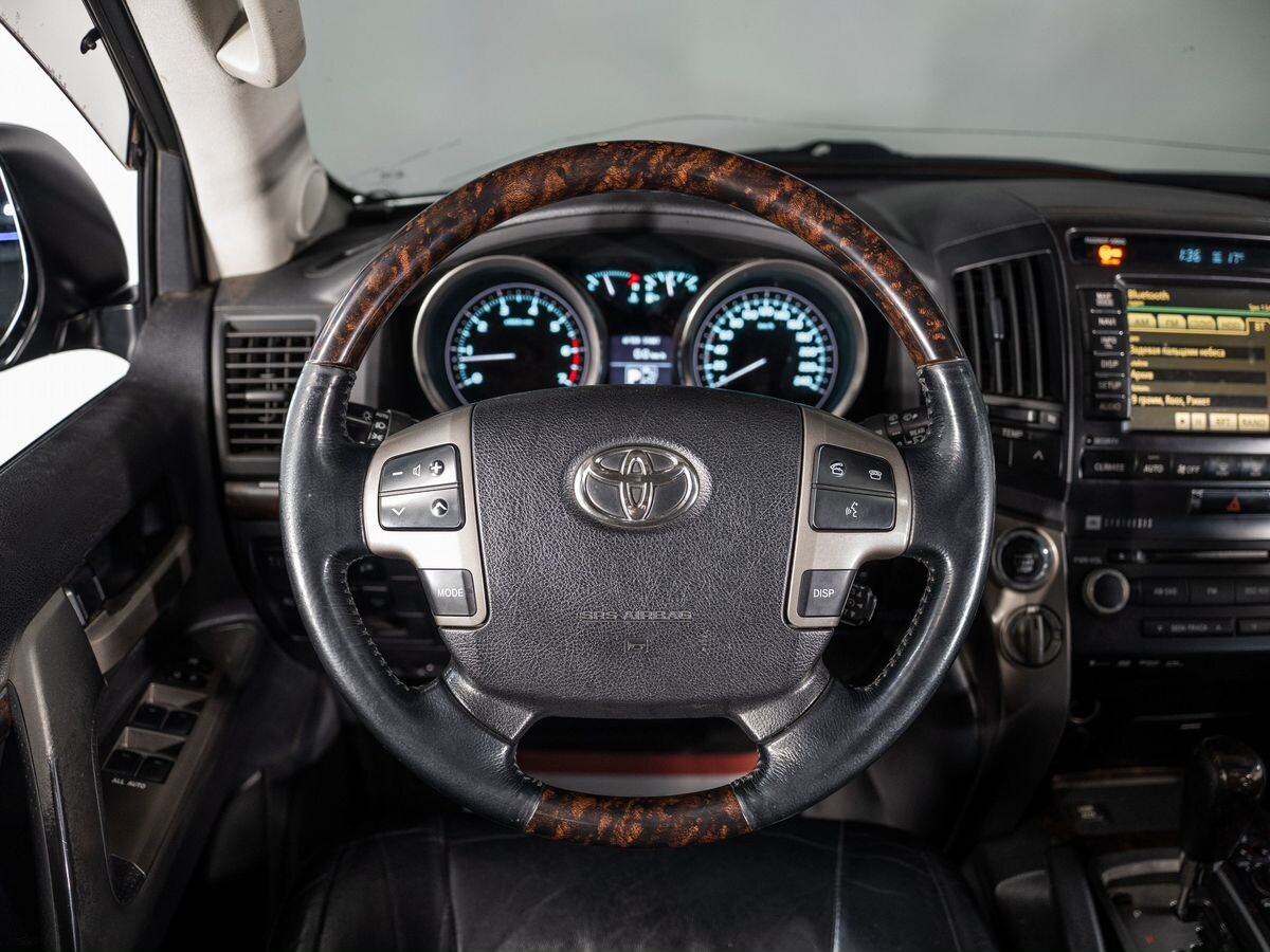Toyota Land Cruiser 2011 - фото автомобиля