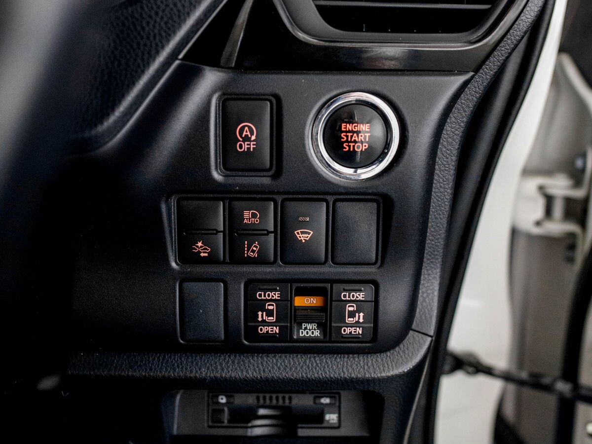 Toyota Esquire 2017 - фото автомобиля