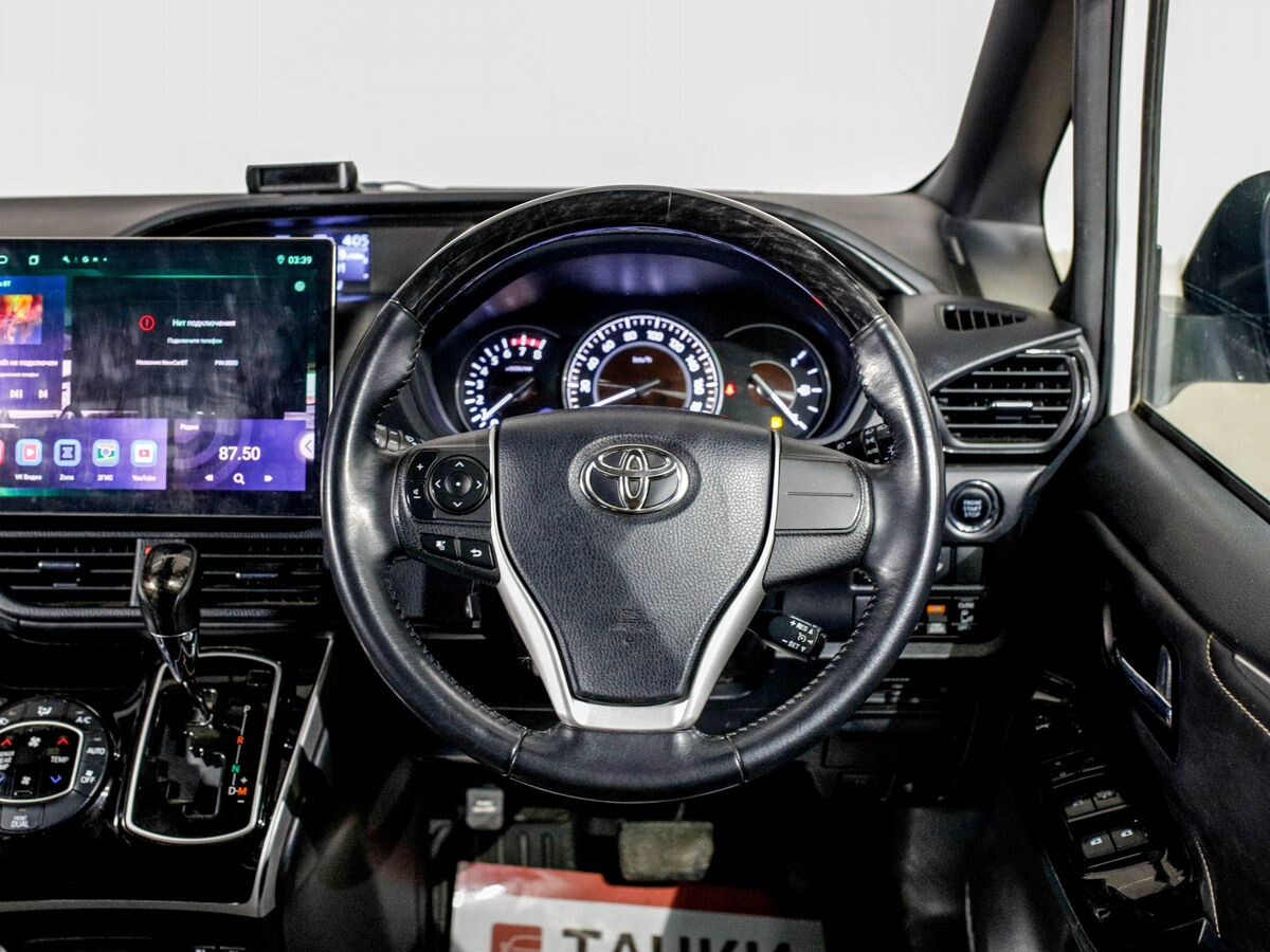 Toyota Esquire 2017 - фото автомобиля