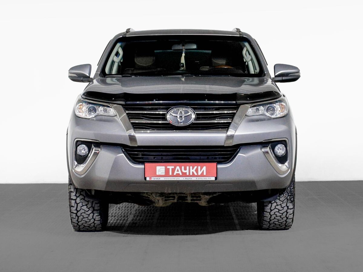 Toyota Fortuner 2018 - фото автомобиля
