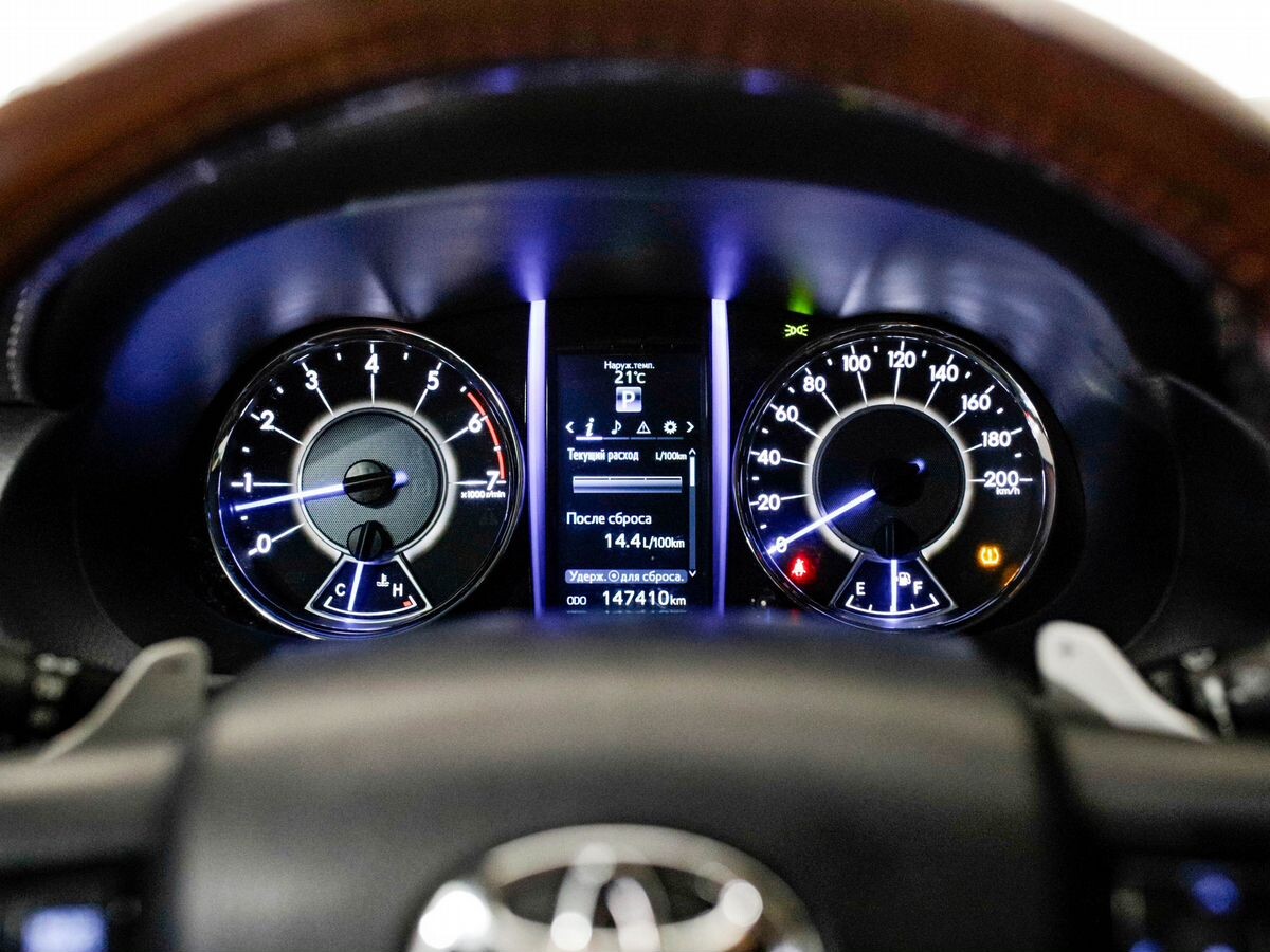 Toyota Fortuner 2018 - фото автомобиля