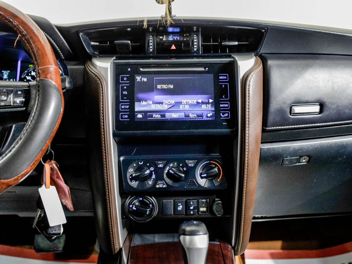 Toyota Fortuner 2018 - фото автомобиля
