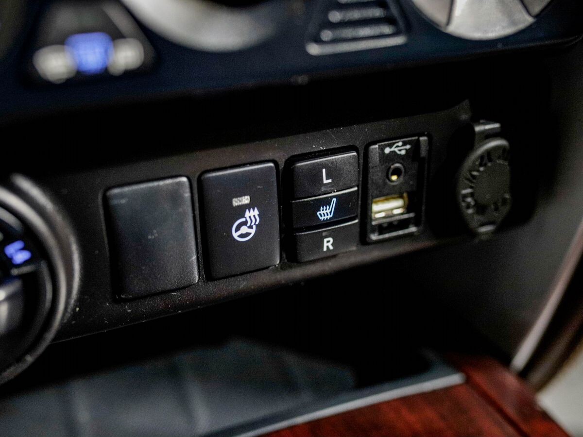 Toyota Fortuner 2018 - фото автомобиля