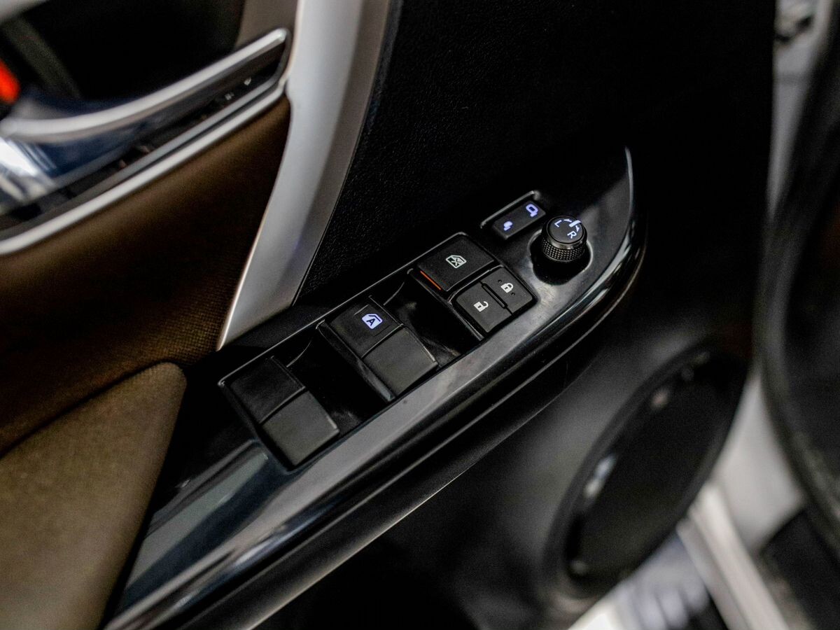 Toyota Fortuner 2018 - фото автомобиля