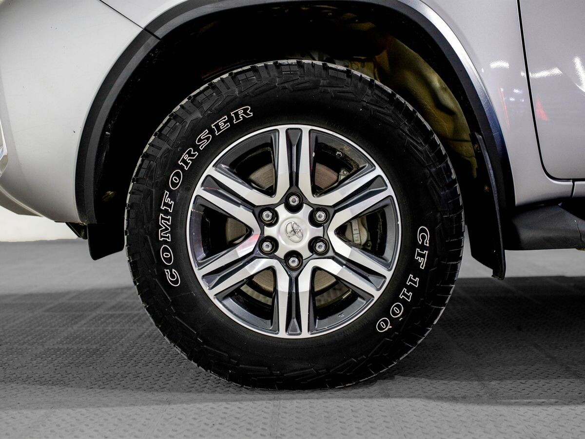Toyota Fortuner 2018 - фото автомобиля
