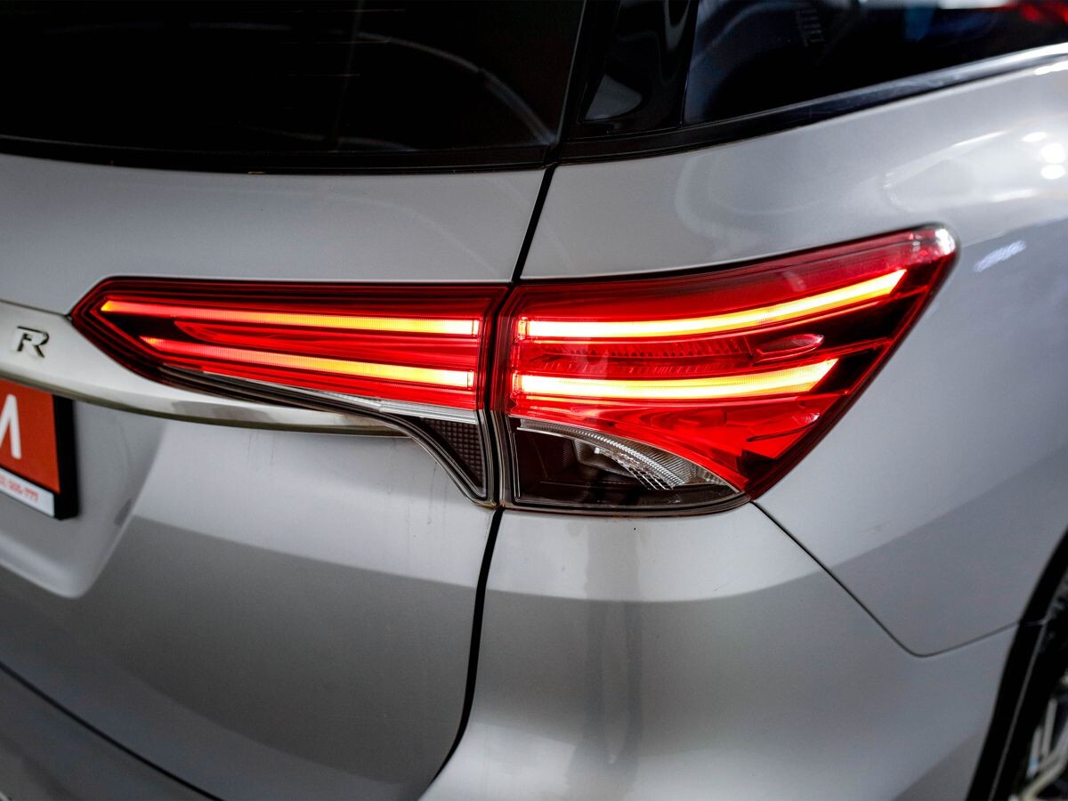 Toyota Fortuner 2018 - фото автомобиля