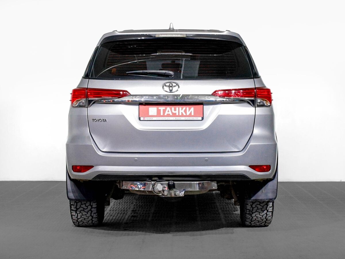 Toyota Fortuner 2018 - фото автомобиля