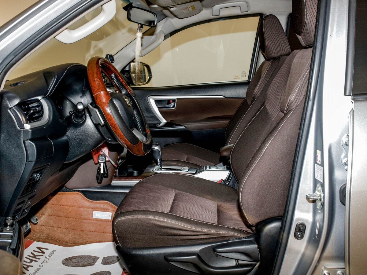 Toyota Fortuner 2018 - фото автомобиля