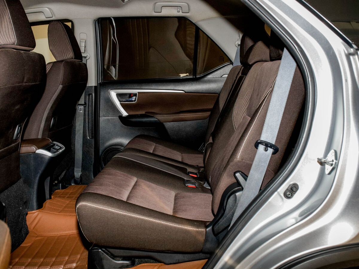 Toyota Fortuner 2018 - фото автомобиля