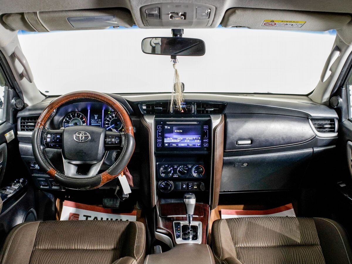 Toyota Fortuner 2018 - фото автомобиля