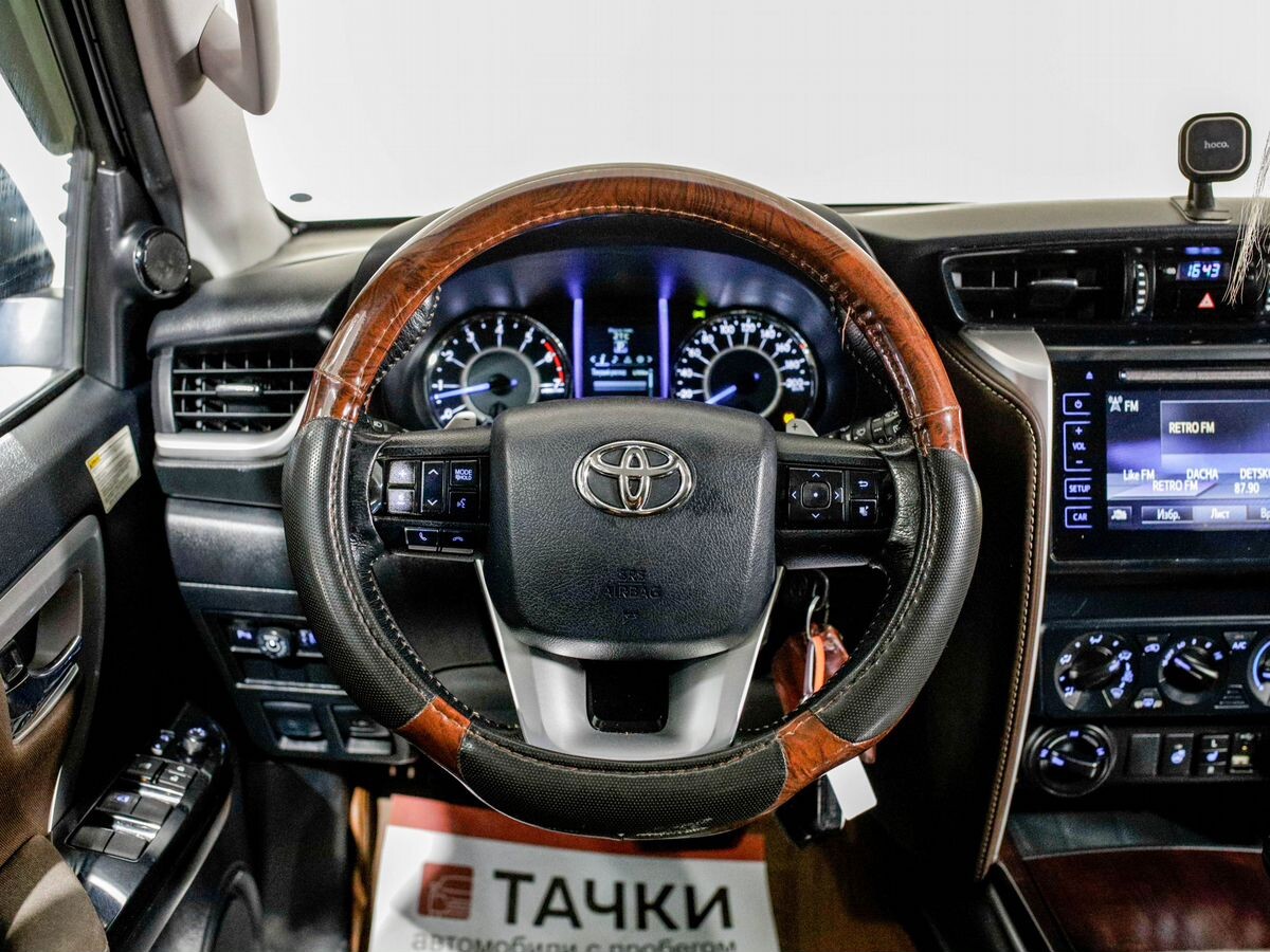 Toyota Fortuner 2018 - фото автомобиля
