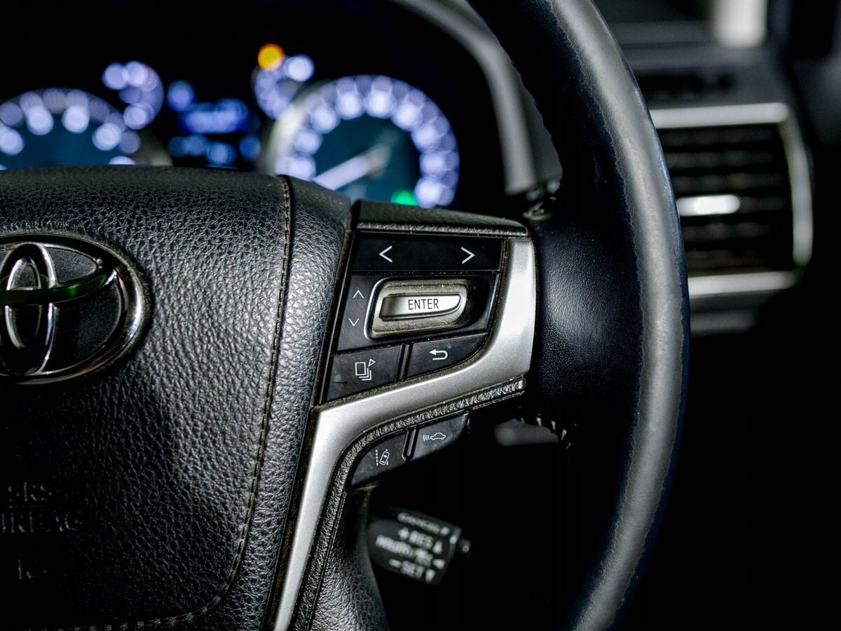 Toyota Land Cruiser Prado 2018 - фото автомобиля