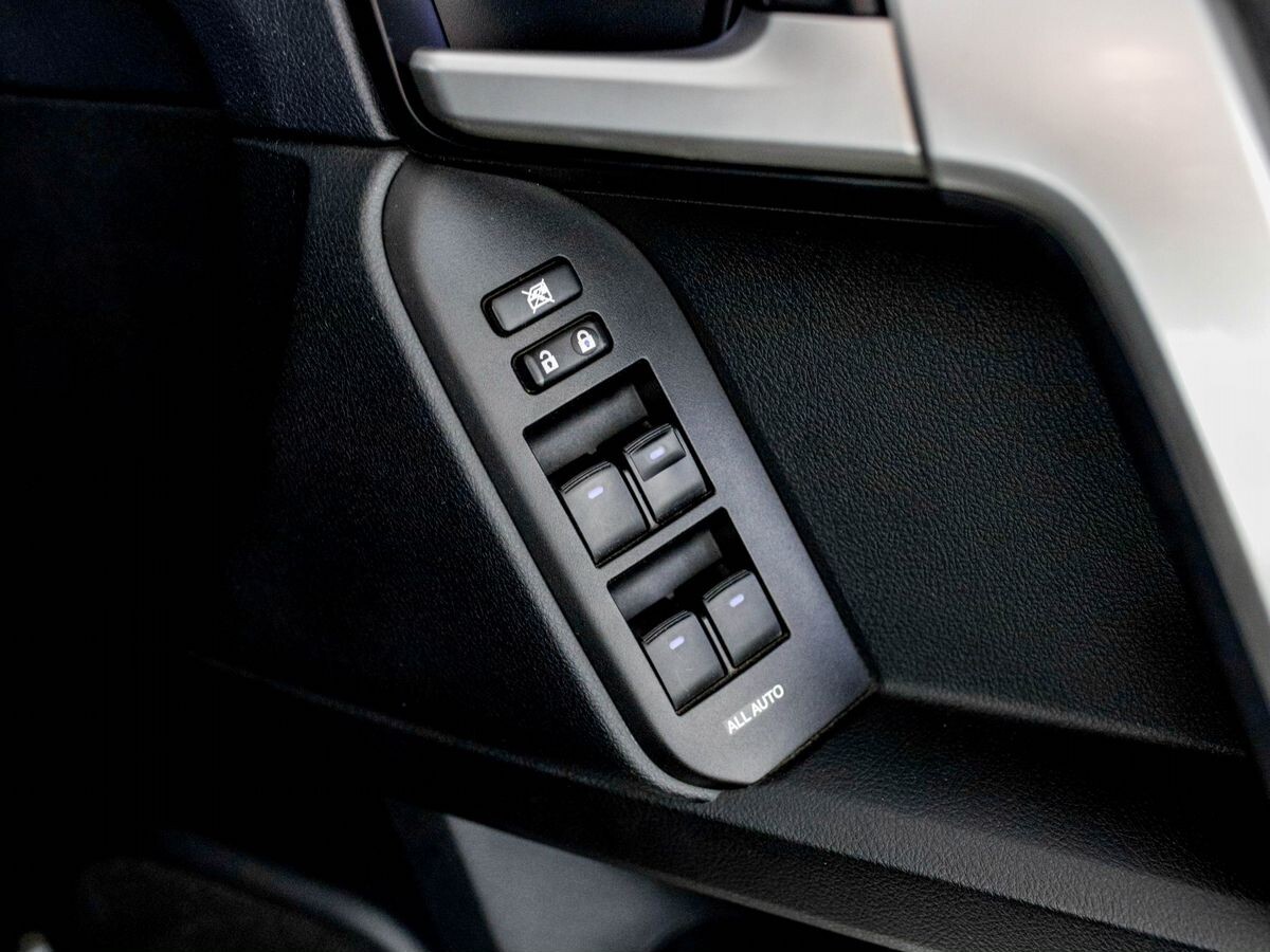 Toyota Land Cruiser Prado 2018 - фото автомобиля